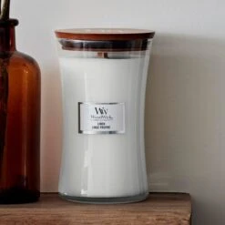 Woodwick Linen Large Hourglass Crackle Candle