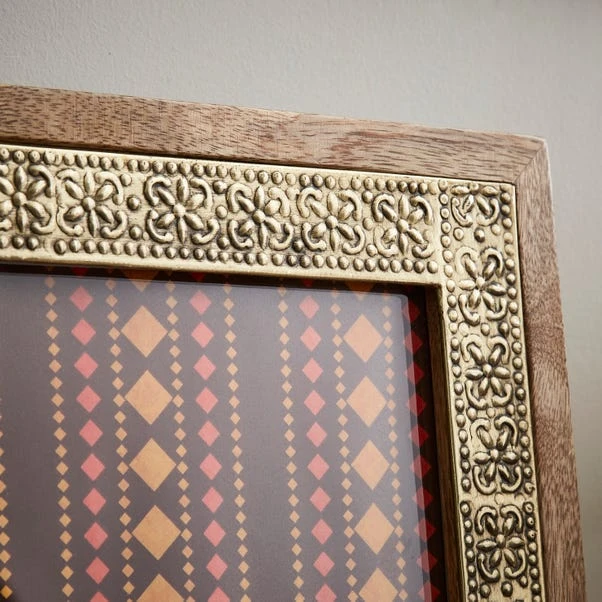 Detailed Gold Metal Wooden Edge Photo Frame 6 Detailed Gold Metal Wooden Edge Photo Frame - Image 6